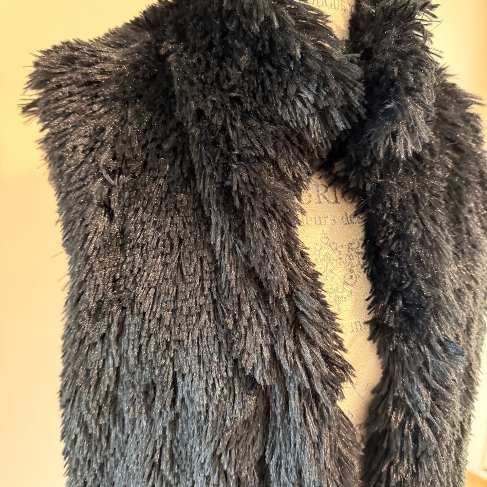 Betsey Johnson Women's Black Faux Fur Vest Size L - Picture 2 of 4